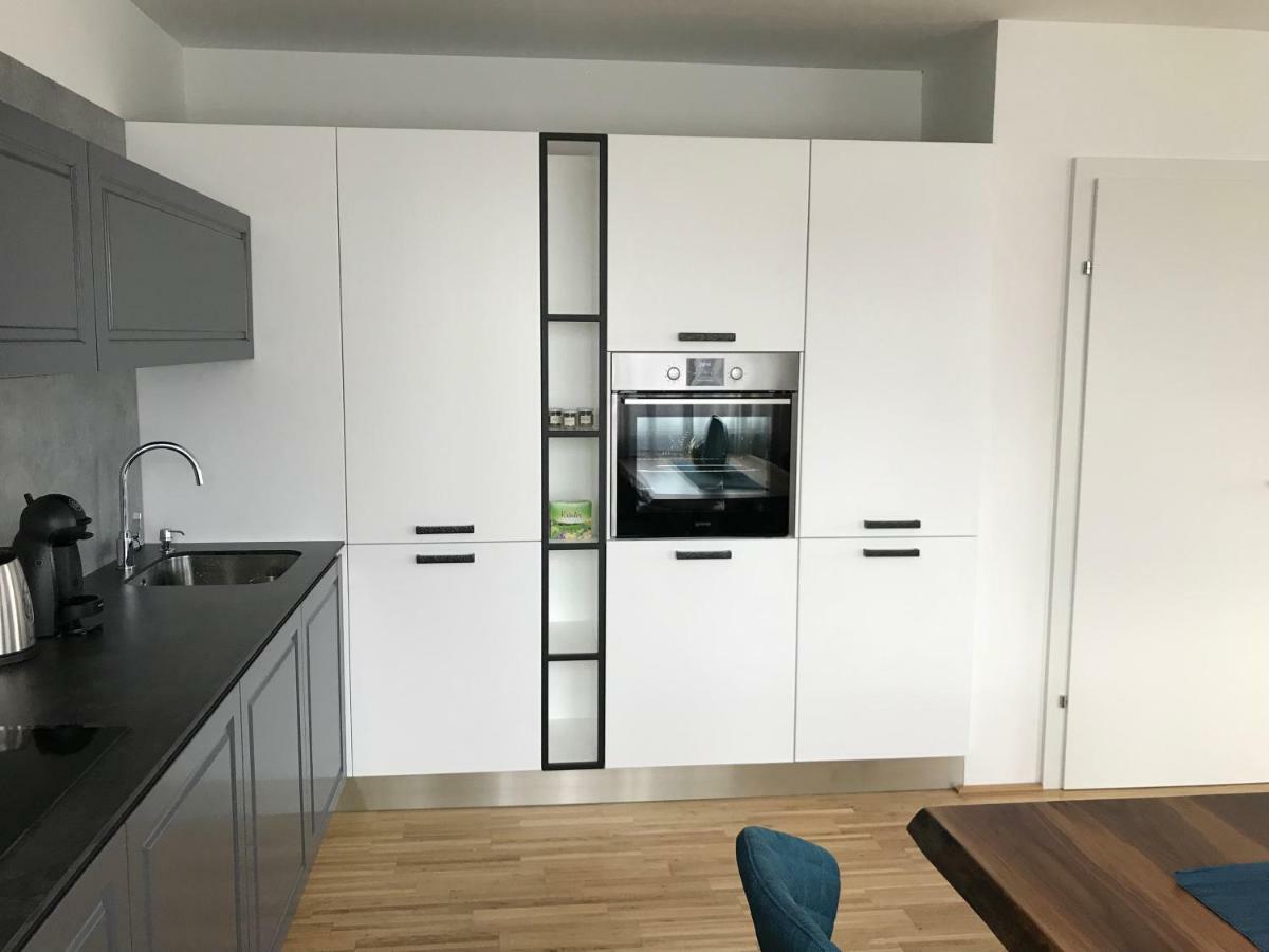 Hauptbanhof And Belvedere Two Bedroom Apartament Wiedeń